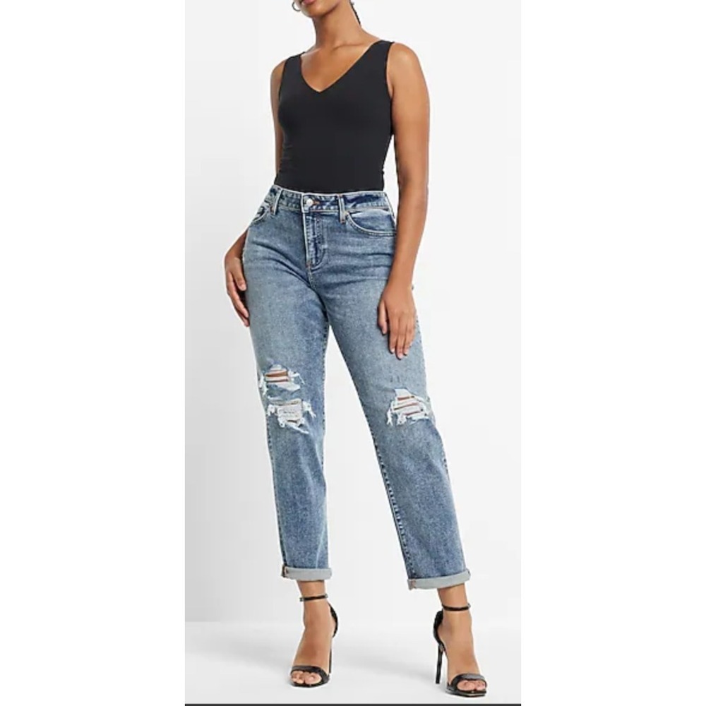 Express Boyfriend Mid Rise Distressed Ripped Jeans Medium Wash Blue Size 2R‎
